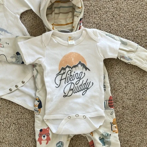 🌟 3 for $12 • Cozy baby One Piece Set - Green, Blue, White - Picture 7 of 8